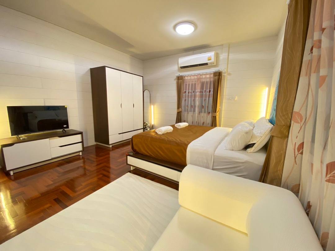 Garden king room