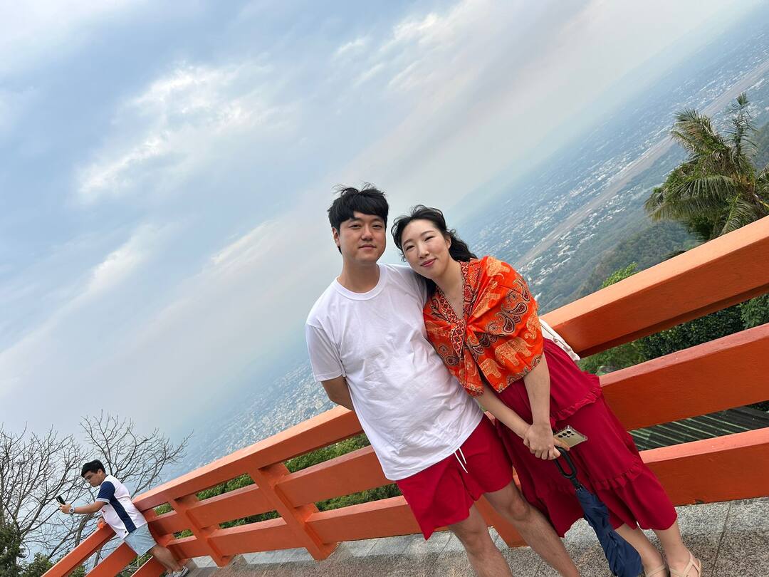 A couple at the mountain viewpoint